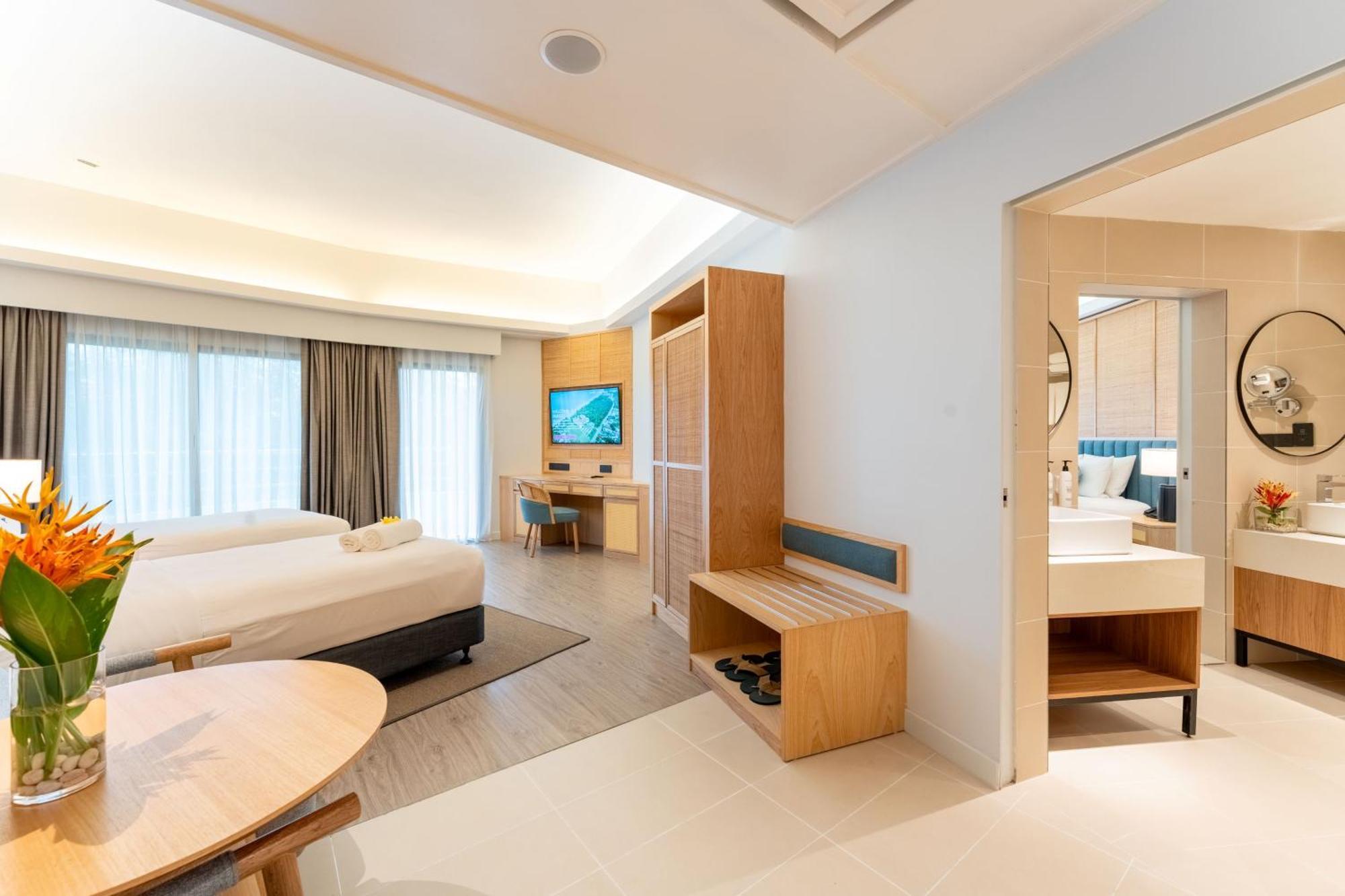 Executive Sea-Facing Family Suite